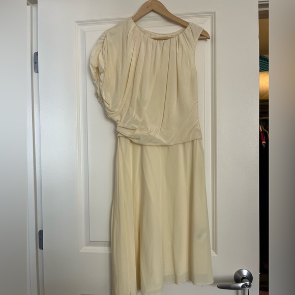 Elegant Silk Cream Dress - Picture 1 of 3